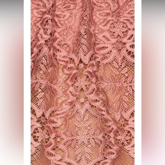 Lovers + Friends Life’s a Beach Mauve lace scalloped off the shoulder top blouse - Picture 4 of 9